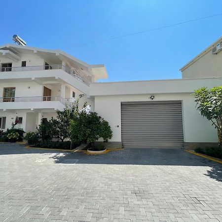 Guest House Lionel ดูร์เรส ภายนอก รูปภาพ