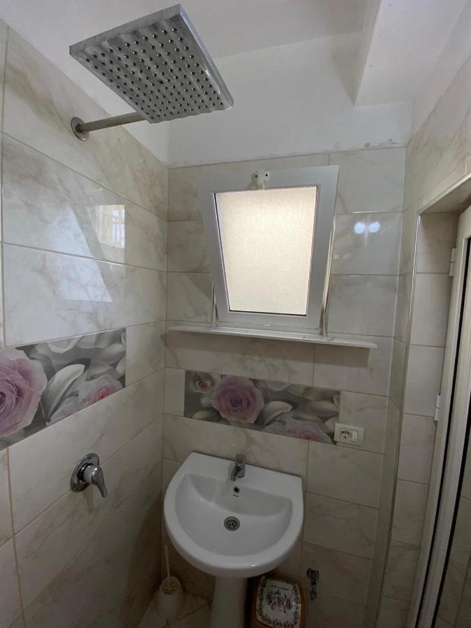 Guest House Lionel ดูร์เรส ภายนอก รูปภาพ