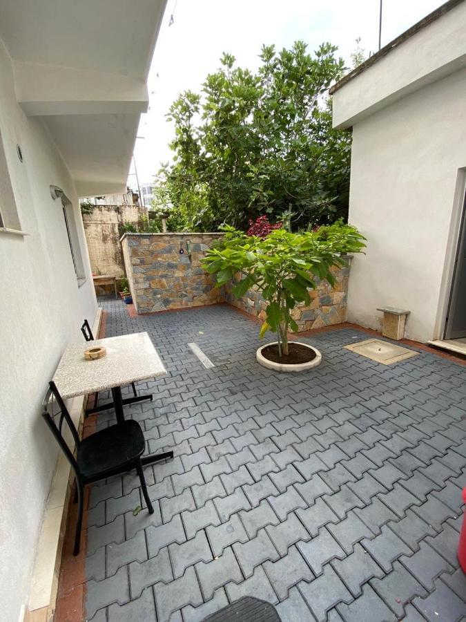 Guest House Lionel ดูร์เรส ภายนอก รูปภาพ