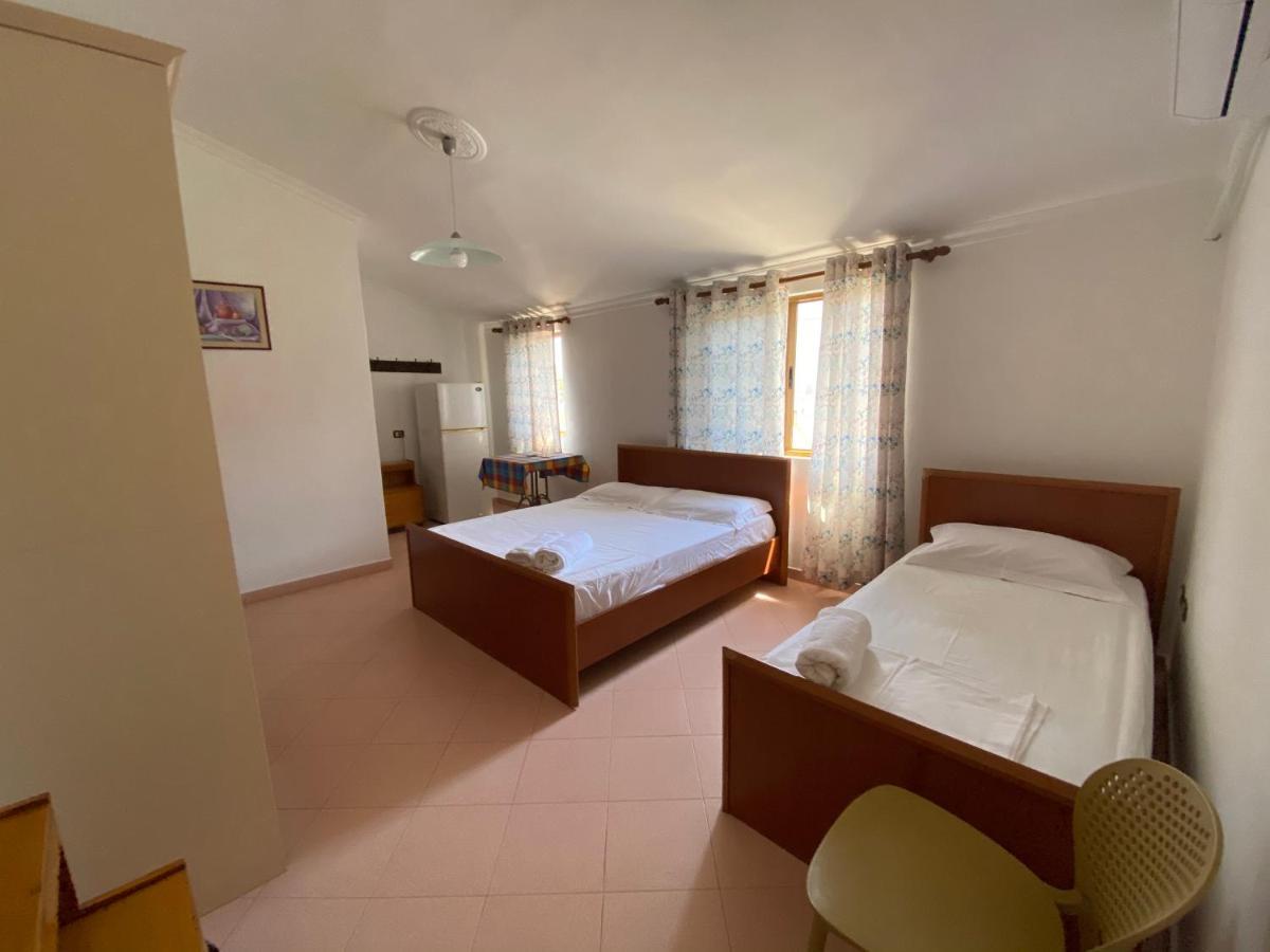Guest House Lionel ดูร์เรส ภายนอก รูปภาพ