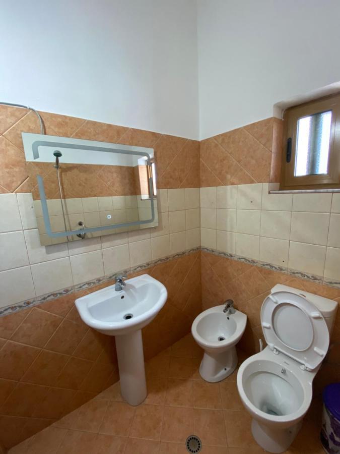 Guest House Lionel ดูร์เรส ภายนอก รูปภาพ