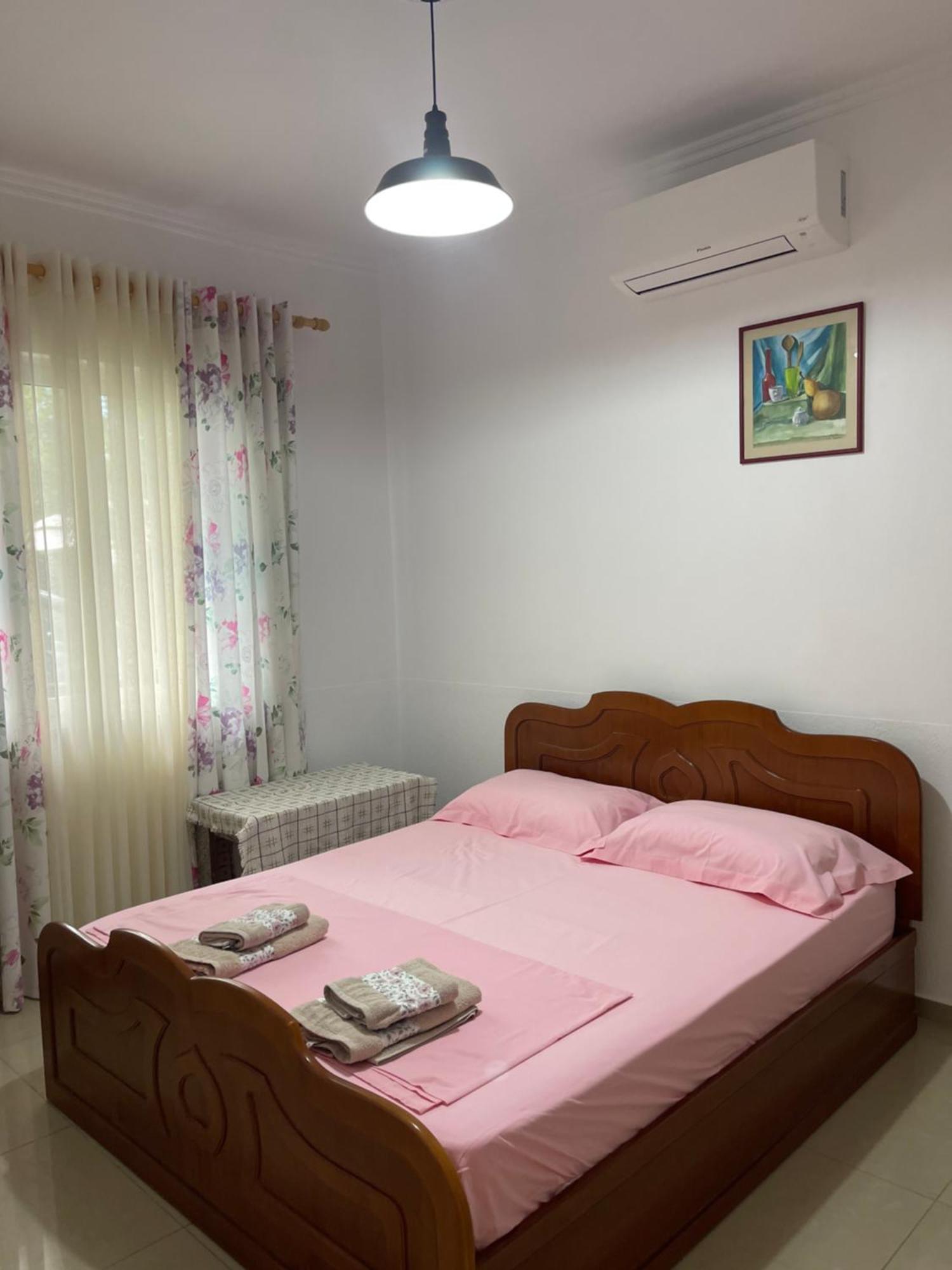 Guest House Lionel ดูร์เรส ภายนอก รูปภาพ