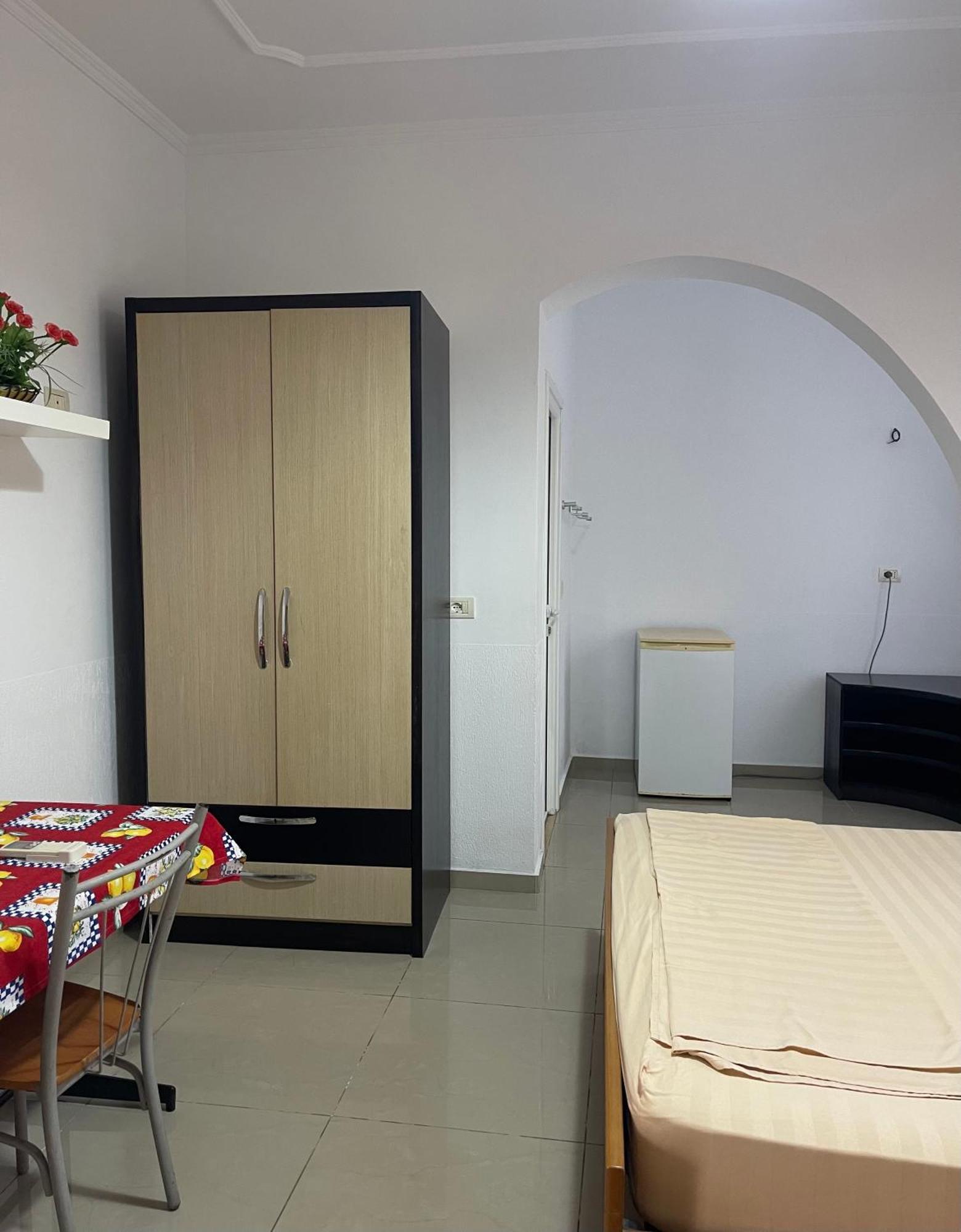 Guest House Lionel ดูร์เรส ภายนอก รูปภาพ