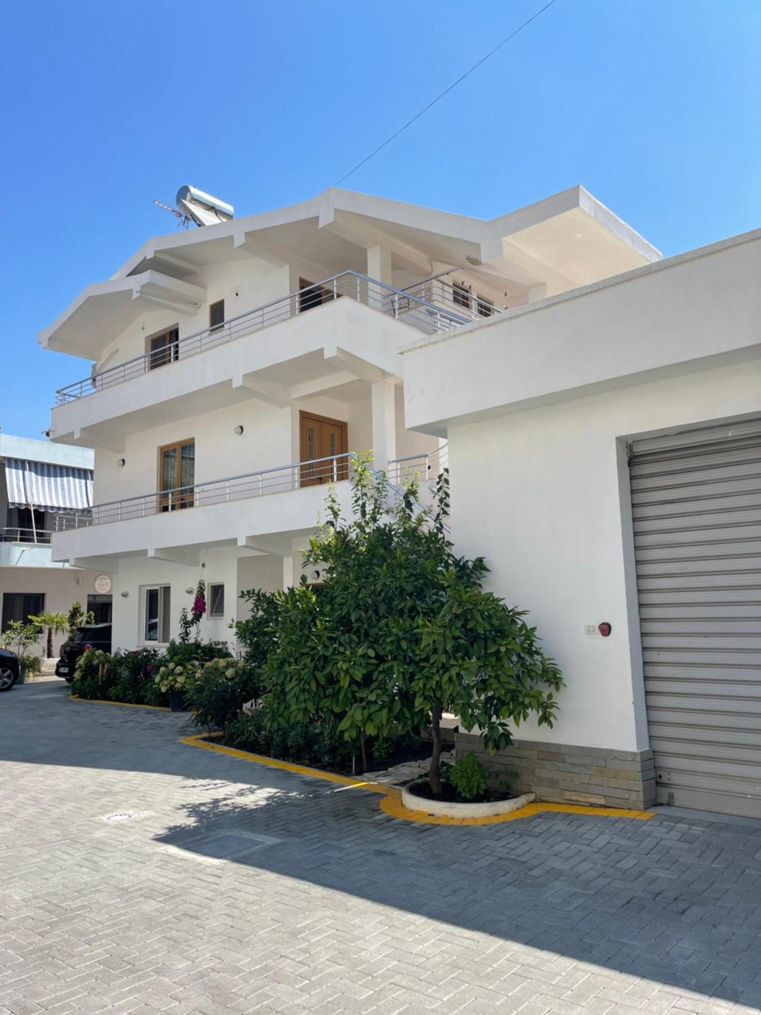 Guest House Lionel ดูร์เรส ภายนอก รูปภาพ