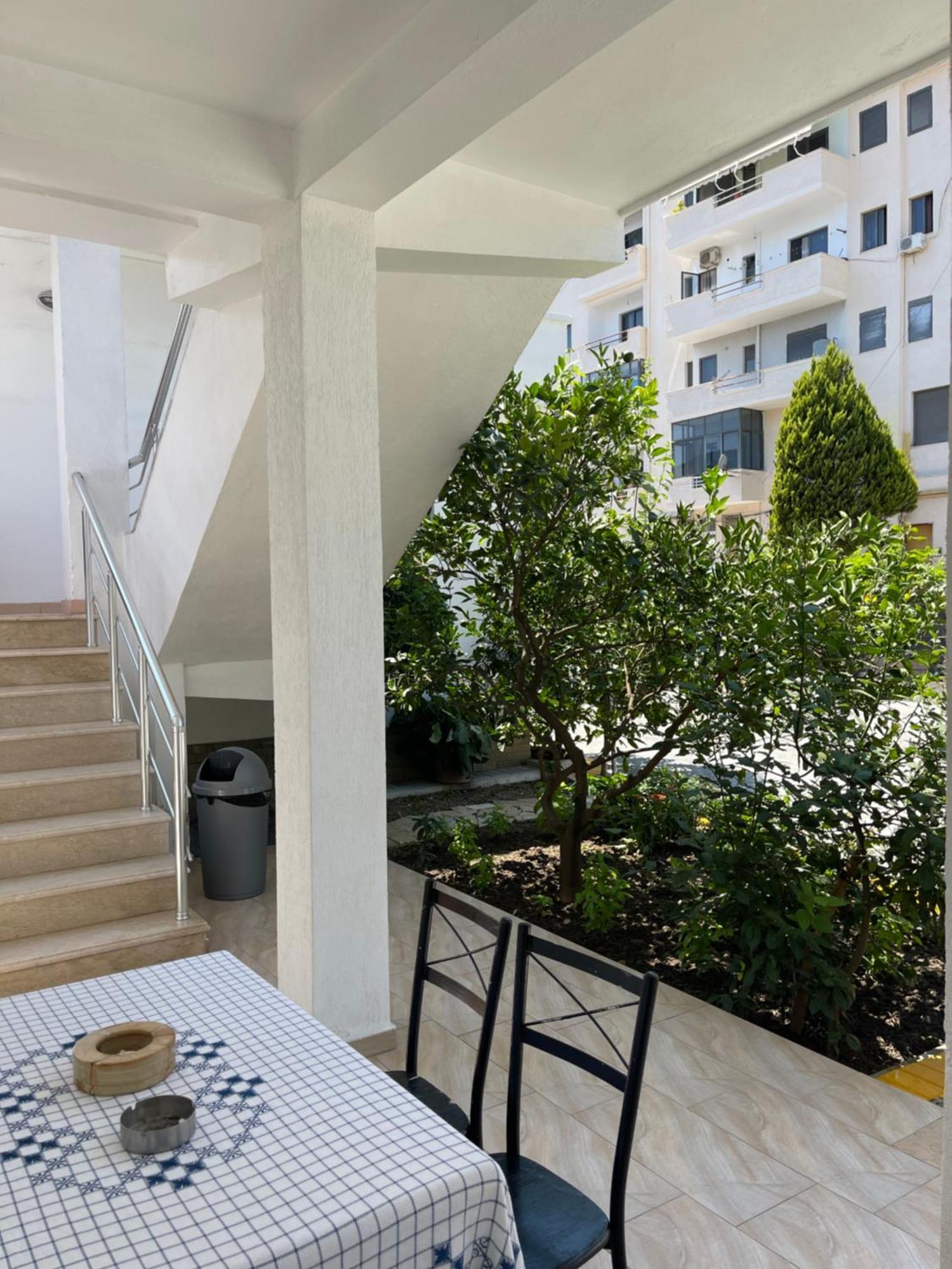 Guest House Lionel ดูร์เรส ภายนอก รูปภาพ