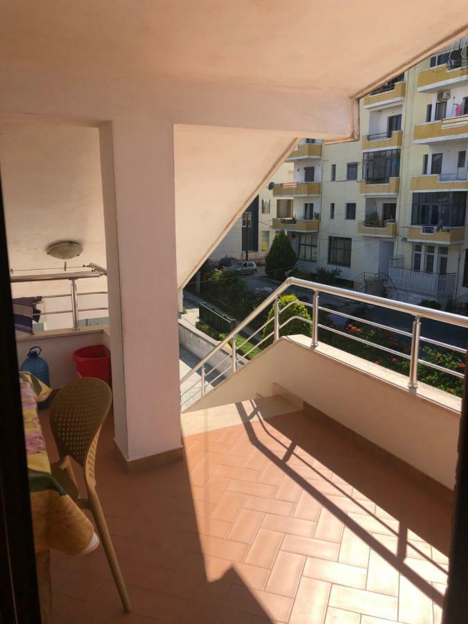 Guest House Lionel ดูร์เรส ภายนอก รูปภาพ